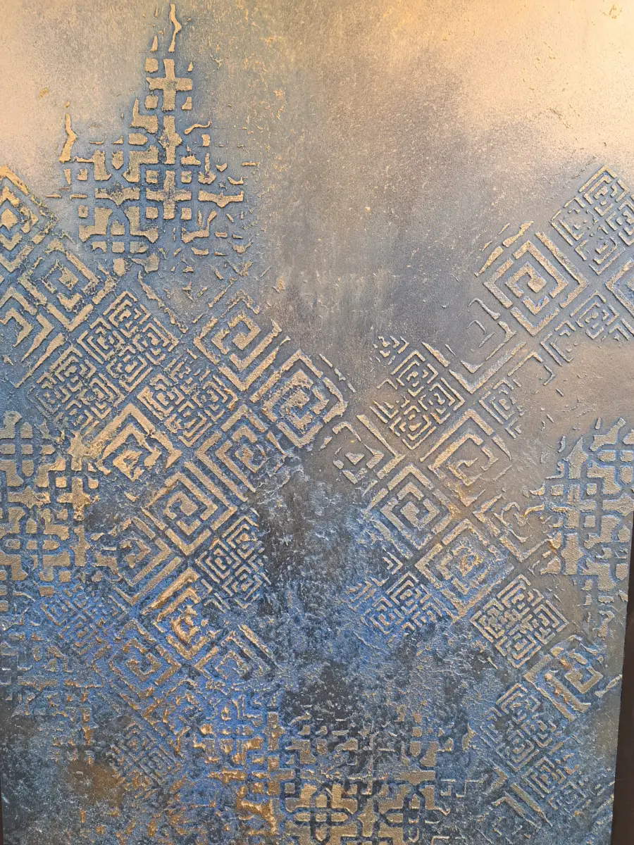 Gilded geometric relief